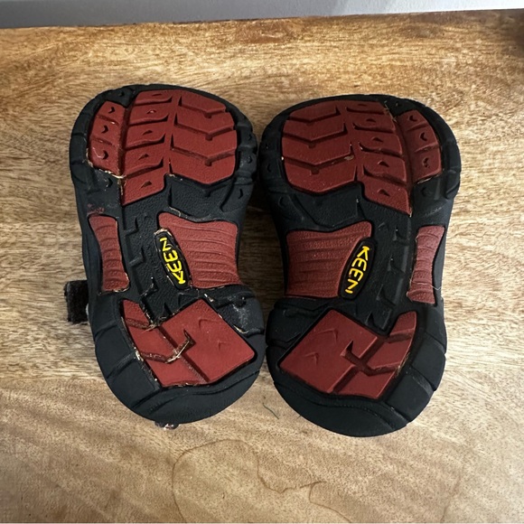 KEEN Unisex Newport H2 Closed Toe Water Sandals Little Kids size 8 brown hiking - Picture 11 of 11